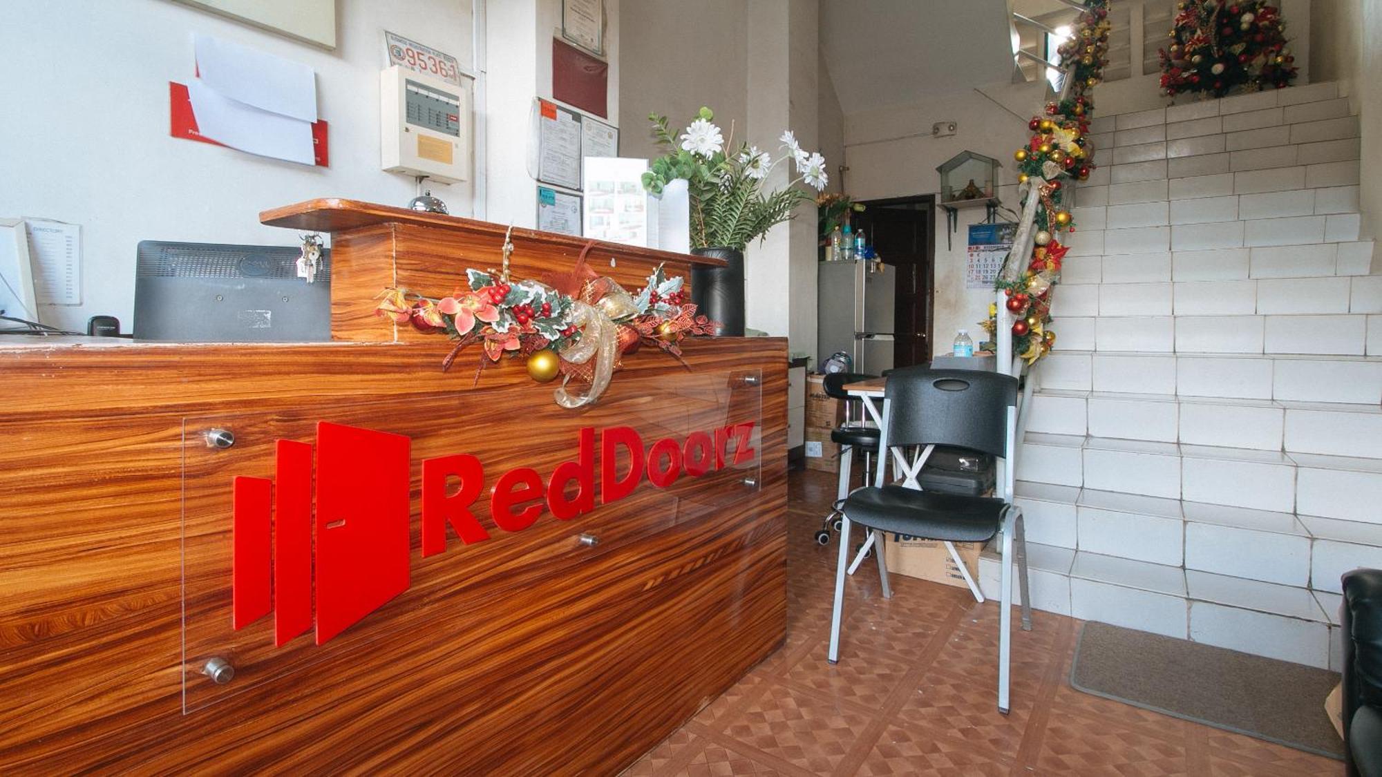 Reddoorz At Goldentown Hotel Davao City Екстериор снимка
